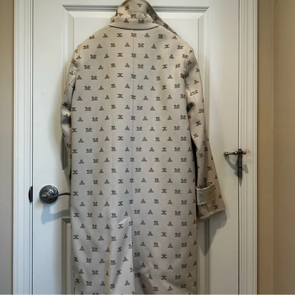 SOLD! MAX MARA FULL LOGO TRENCH COAT SIZE: US6 IT40 NEW WITH TAG FALL/WINTER - Picture 12 of 16